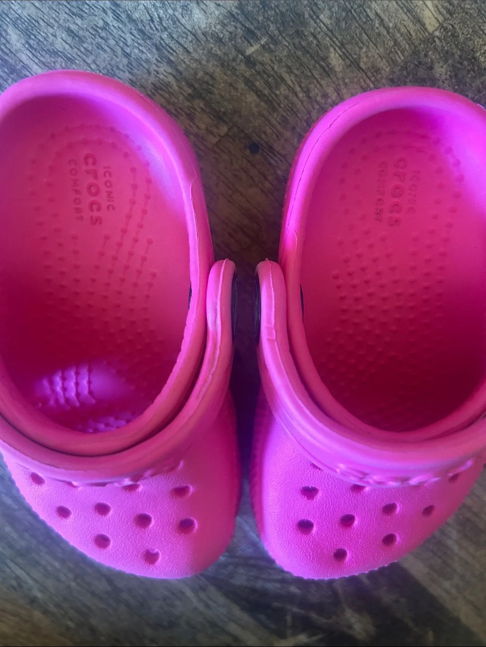 CROCS Kids Classic Clog in Bright Pink